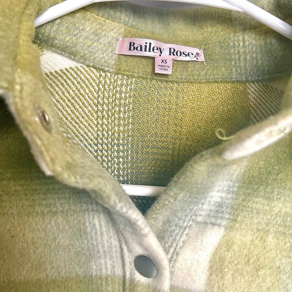 Oversized Light Green Jacket with plaid design - Picture 2 of 3